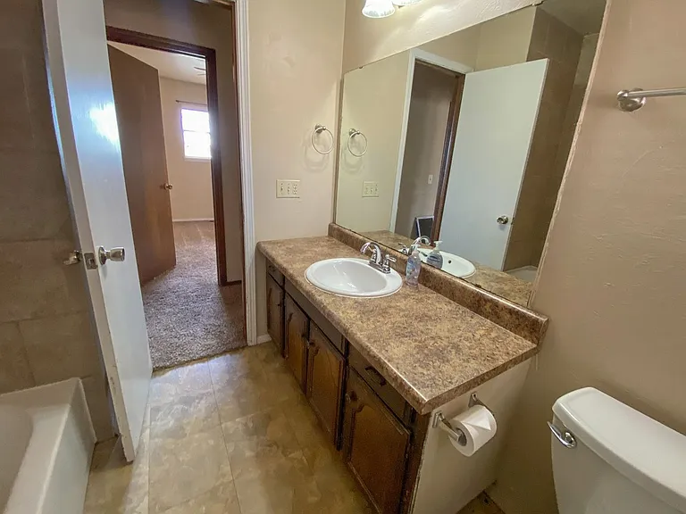 720 Robin Hill Rd — Photo 17