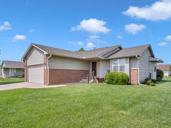 706 Clover Ln, Hesston, KS 67062