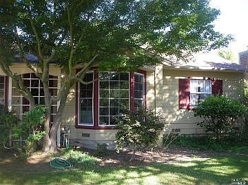 3rd image of 870 Oak Ln