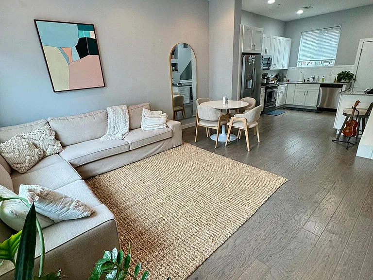 2107 E Arizona St — Photo 1