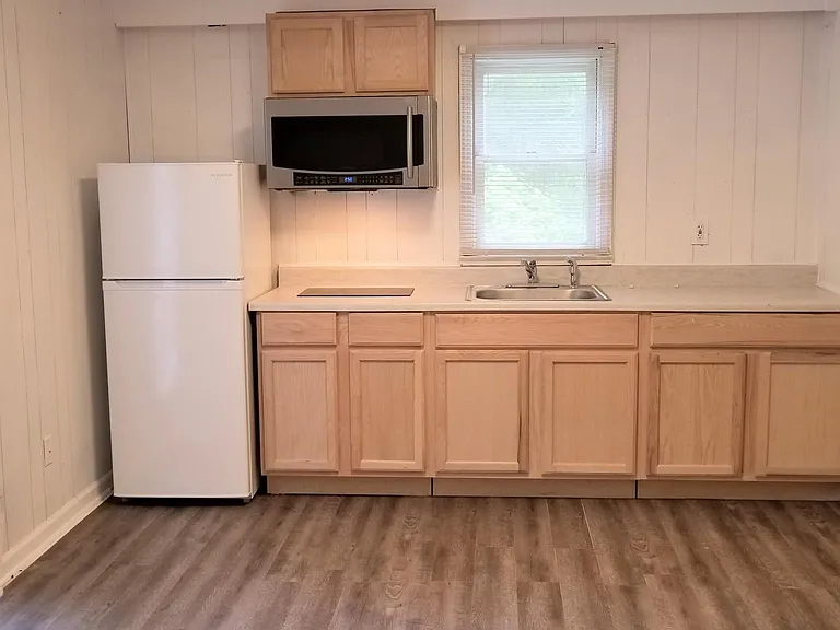 468 Center Rd SE #21-B — Photo 2
