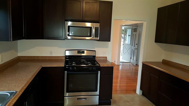 4th image of 1040 MAIN Street