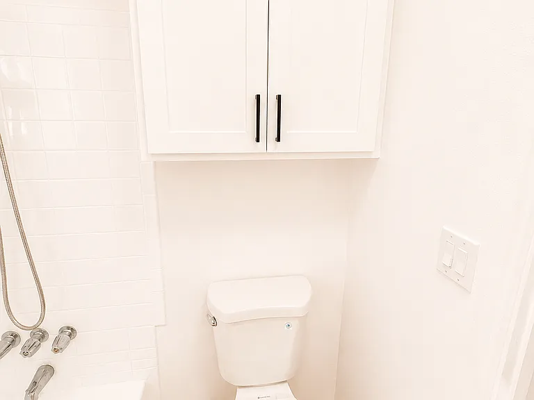 Hollyking Apartments — Photo 45