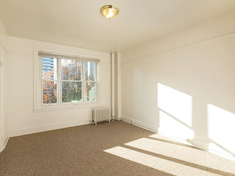 Cambridge Apartments — Photo 13