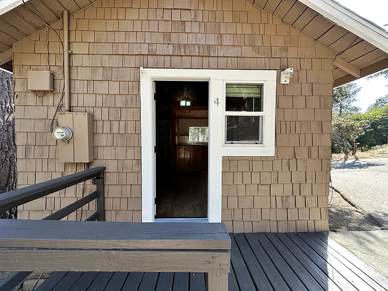 25065 Laurel Dr #4 — Photo 2