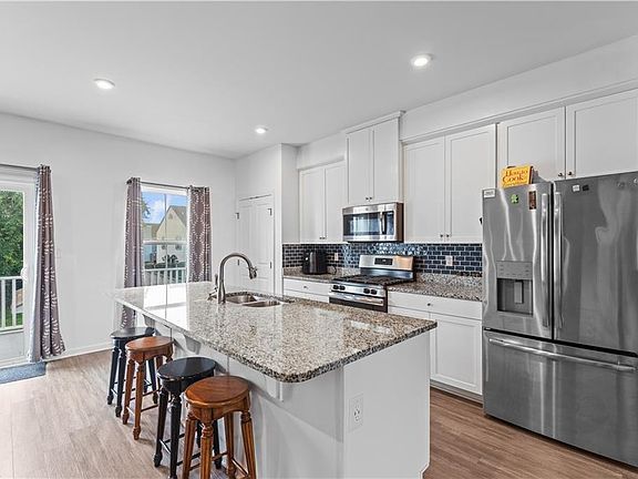 5th image of 1077 Fleming Dr