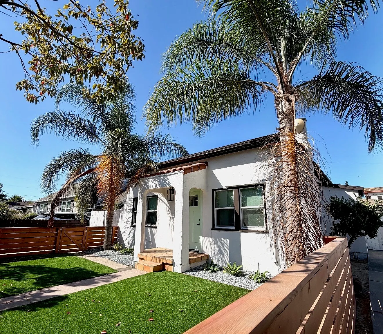 2 bed, 800 sqft, $3,000 — Photo 1