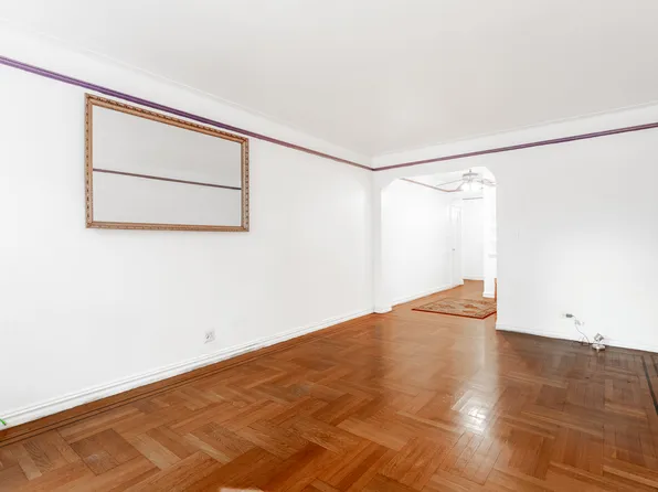 3321 Bruckner Boulevard image 3 of 7