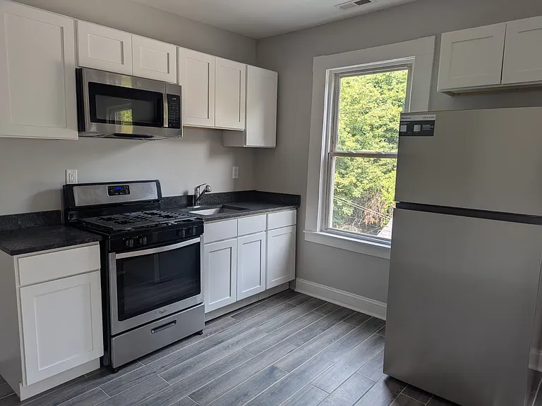 37 William St #33 — Photo 2
