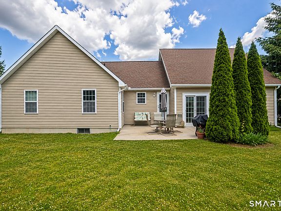 3rd image of 33 Joanne Drive #33