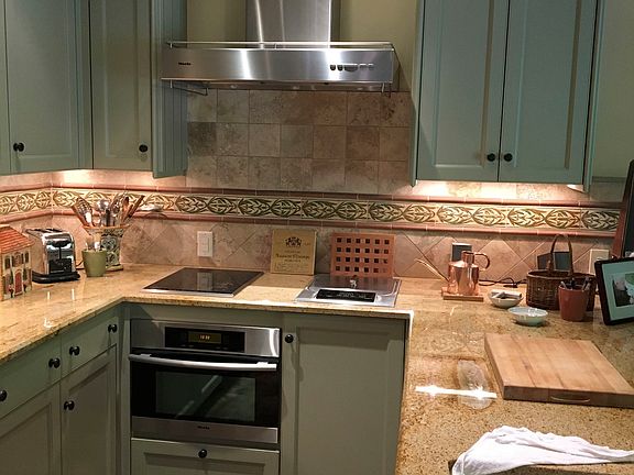 Poolhouse kitchen