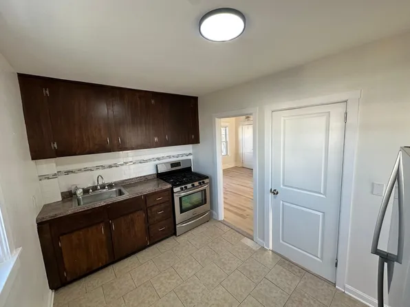 834 Eastern Ave #3S, Fall River, MA 02723