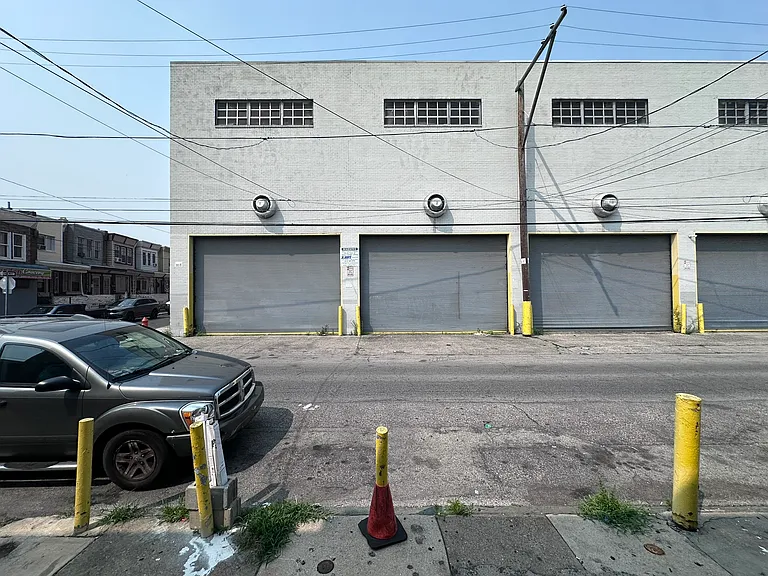 2229 E Ann St — Photo 26
