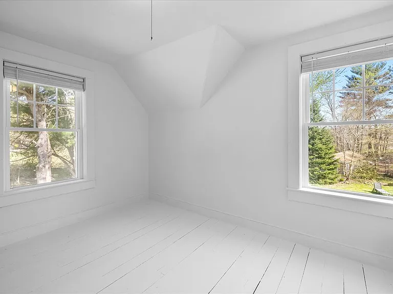 158 Center St — Photo 6