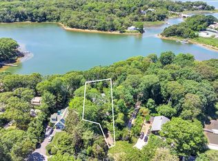 2 Robins Ln, Southampton, NY 11968