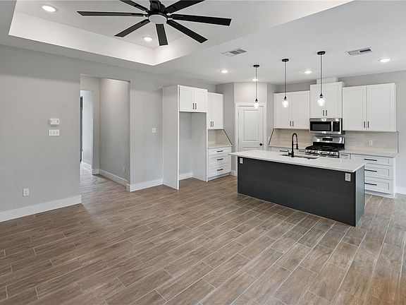 4th image of 2813 Alvin Dr