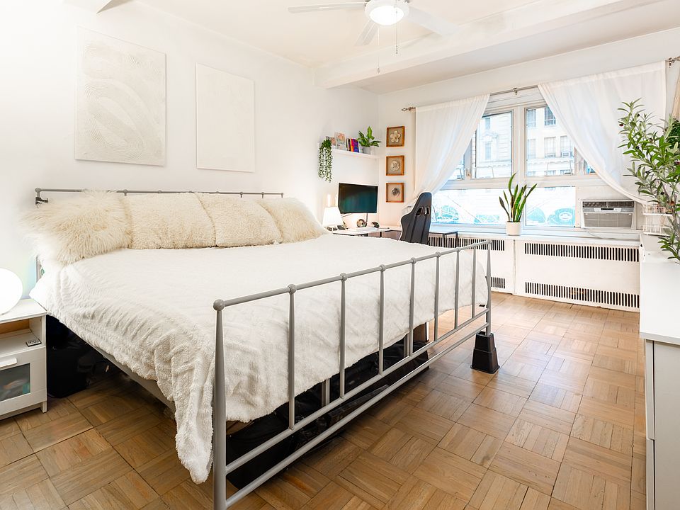 1st image of 333 W 57th St APT 208