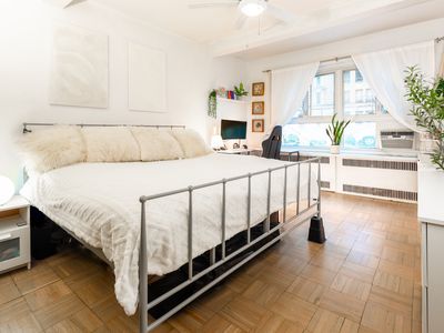 333 W 57th St APT 208, New York, NY, 10019