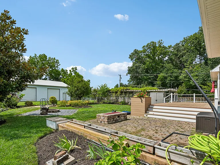 1097 Underwood Rd — Photo 59