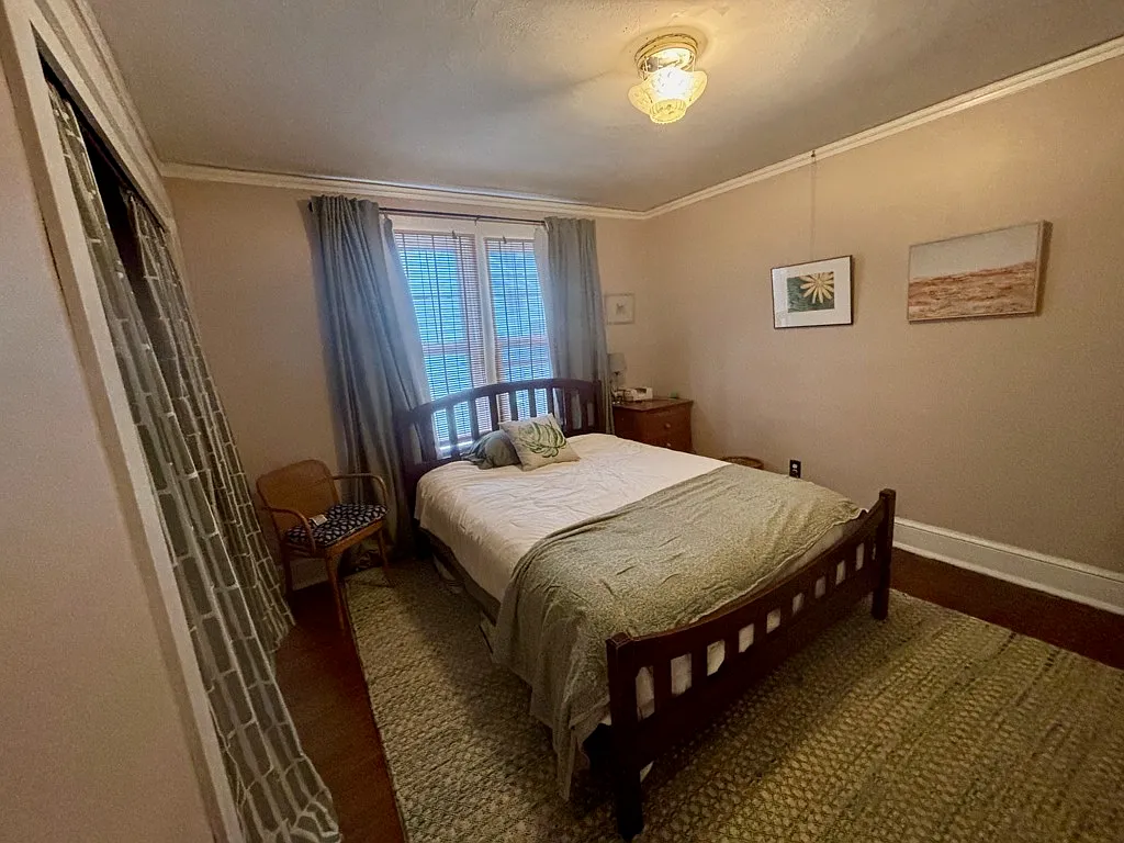 Spacious 4-Bed Home with Garage, Central A/C and In-Unit Laundry — Photo 2