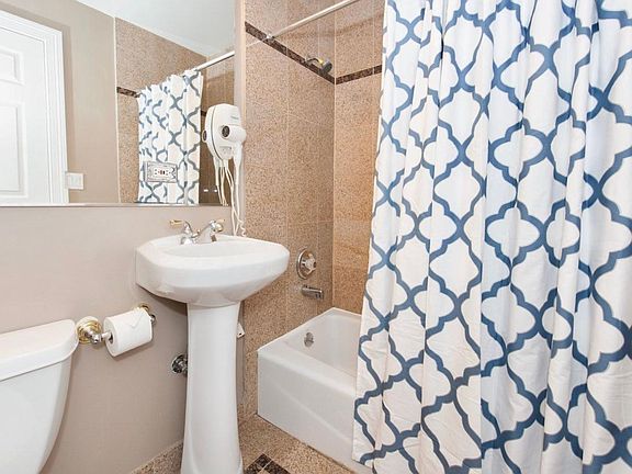 3rd image of 28 E Bellevue Pl