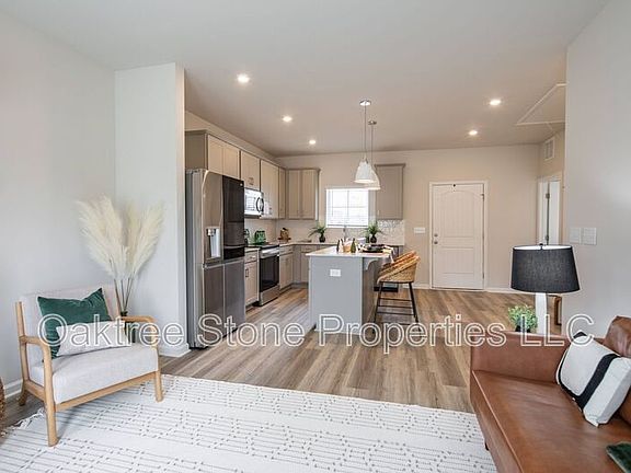 2nd image of 110 Foster Way Dr