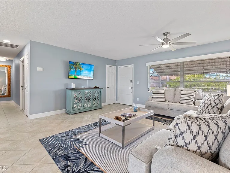 5240 SW 2nd Pl — Photo 3