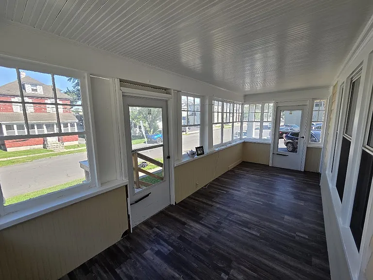 119 N Edwards Ave — Photo 2
