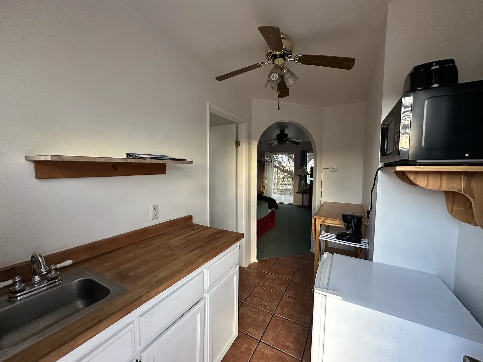 Studio, 400 sqft, $850 — Photo 3