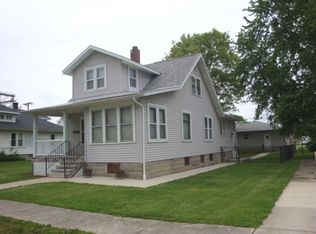 221 W Garfield Ave, Cissna Park, IL 60924