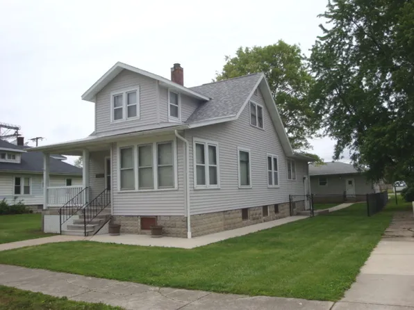 221 W Garfield Ave, Cissna Park, IL 60924