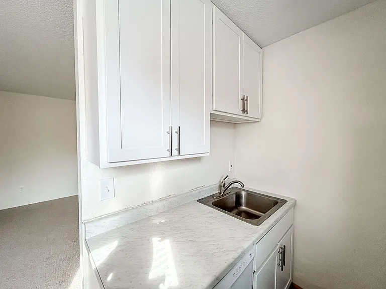 2641 Garfield Ave S — Photo 2