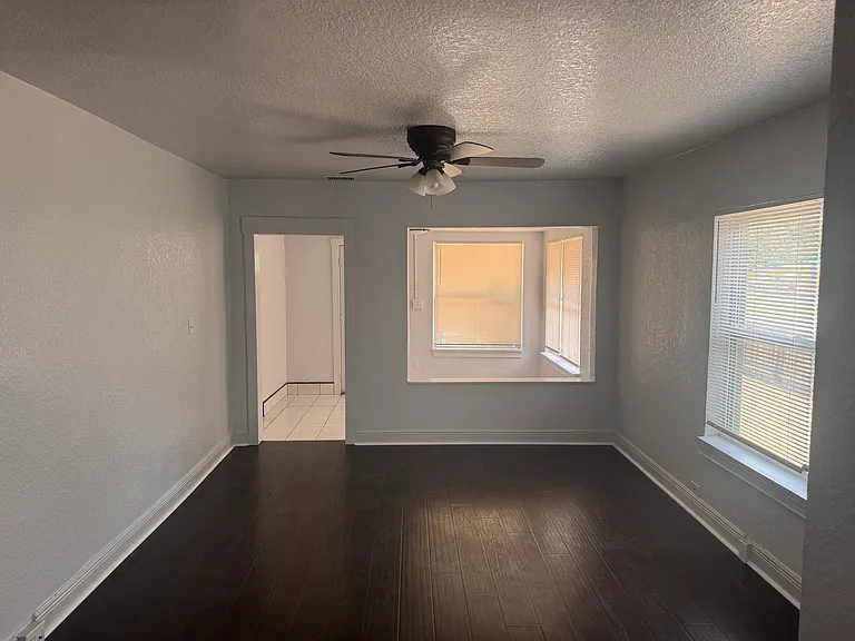 1713 E Chelsea St — Photo 5