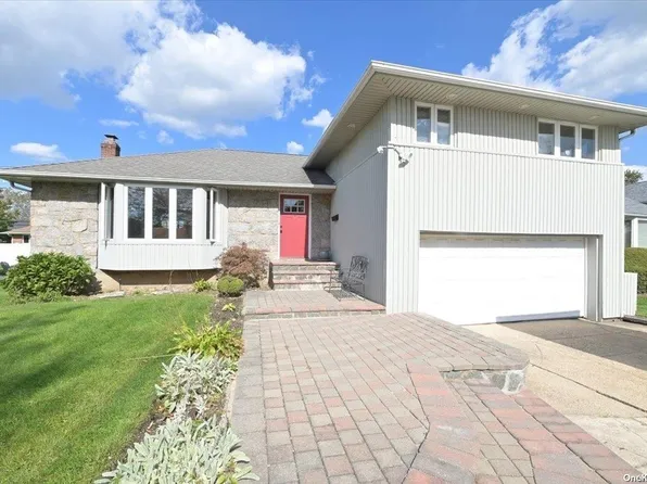 46 Parkway Drive, Syosset, NY 11791