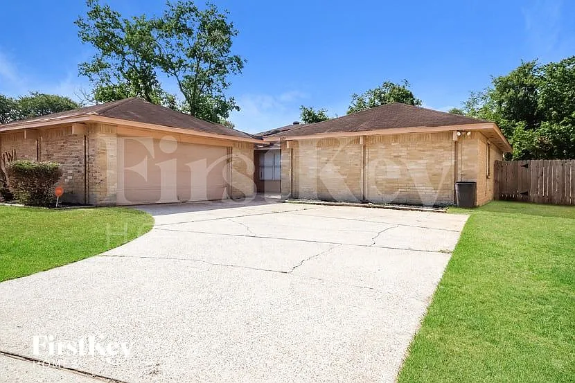 3 bed, 2.0 bath, 1636 sqft, $1,820 — Photo 2