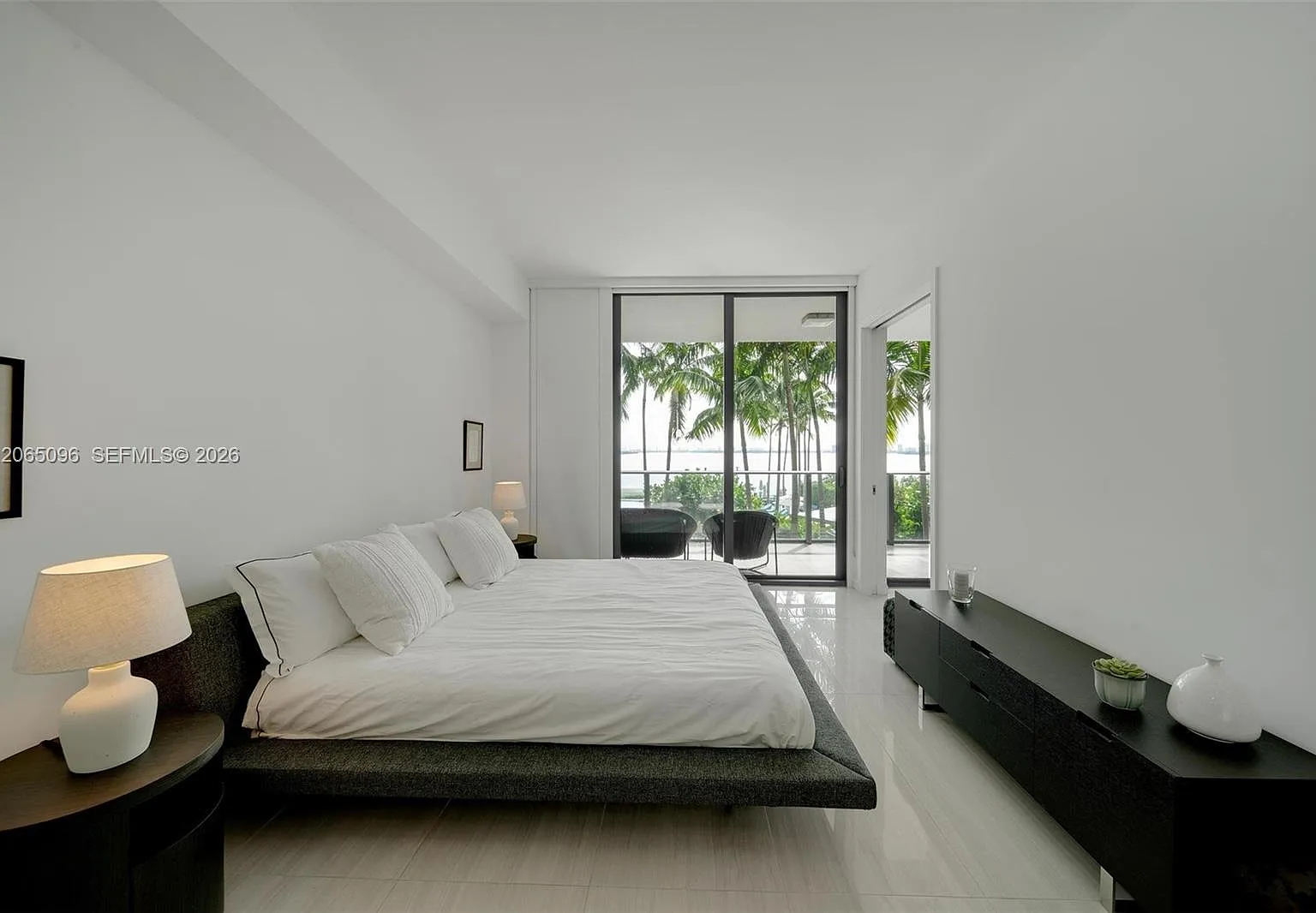 Gran Paraiso Condo — Photo 4