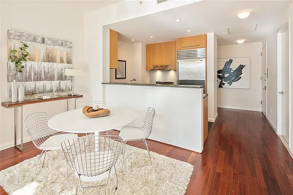 Sold by R New York | media 3