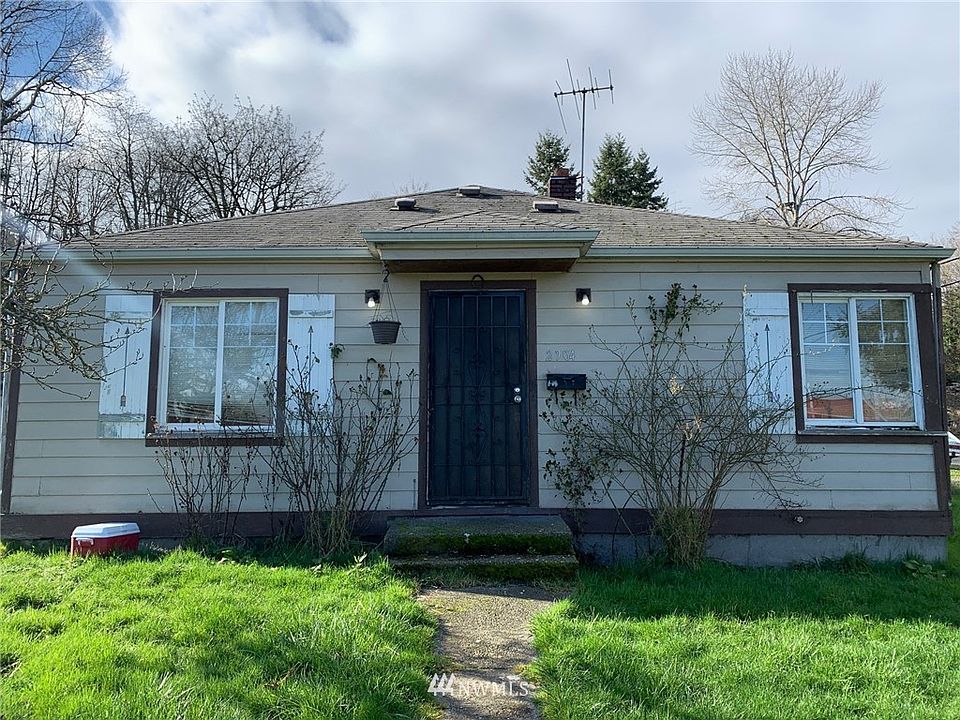 1st image of 2904 E N Street