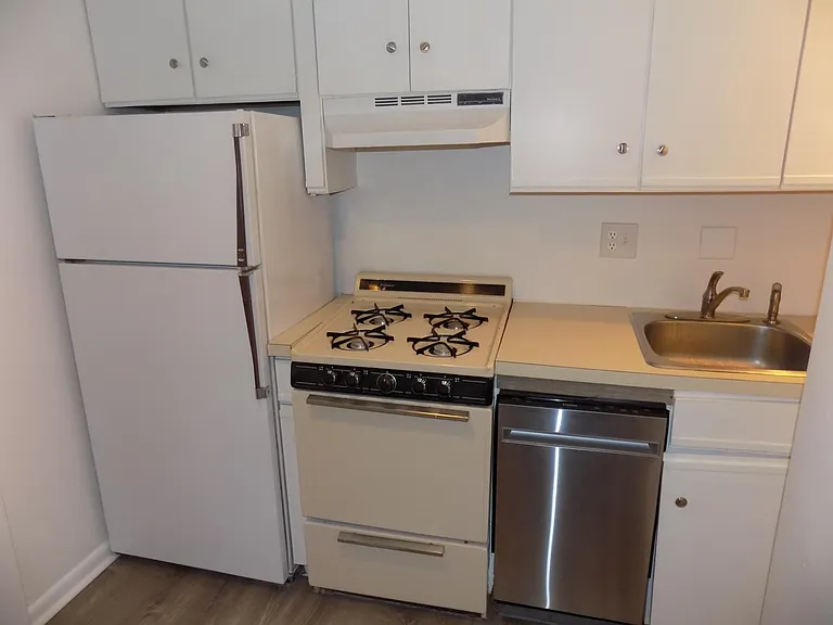 26 Commonwealth Ter #3 — Photo 9