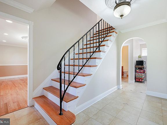 2nd image of 12325 Oakwood Dr