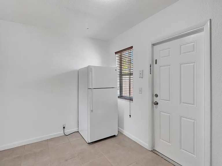 710 SE 4th Ave — Photo 7