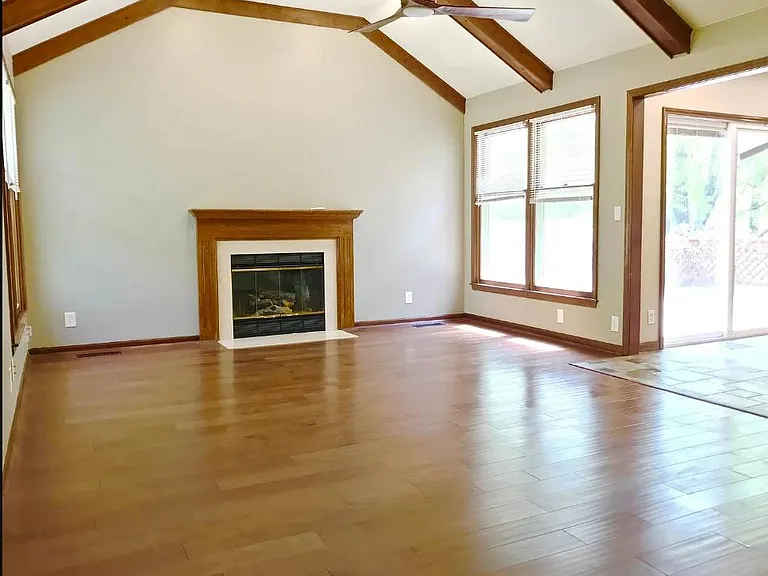 9817 Foster St — Photo 2