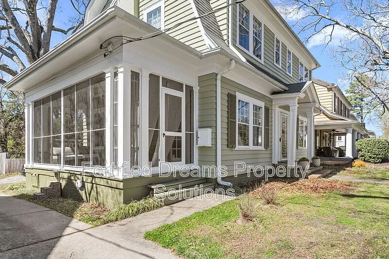 Building Photo - 915 N Eugene St