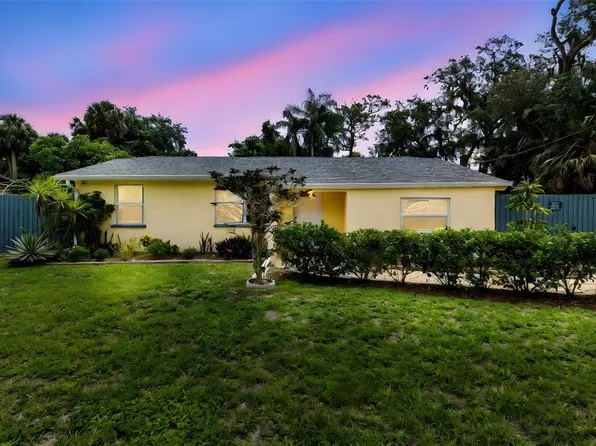 9 N Mantor Ave, Titusville, FL 32796
