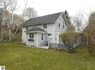 433 Spring Valley St, Beulah, MI 49617