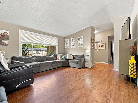 5th image of 2033 Bryant Ave