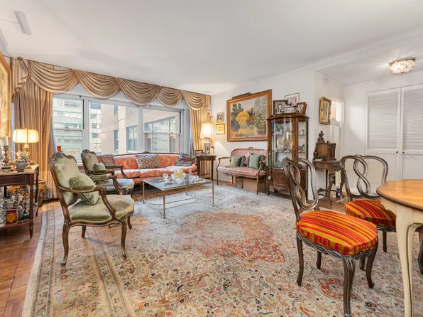 118 East 60th Street image 1 of 11