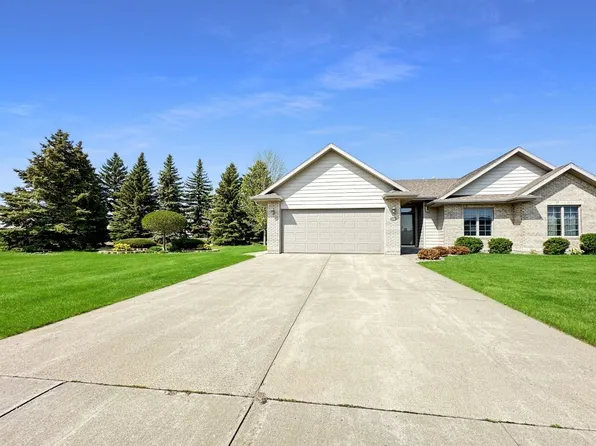 1520 11th St SE, Minot, ND 58701