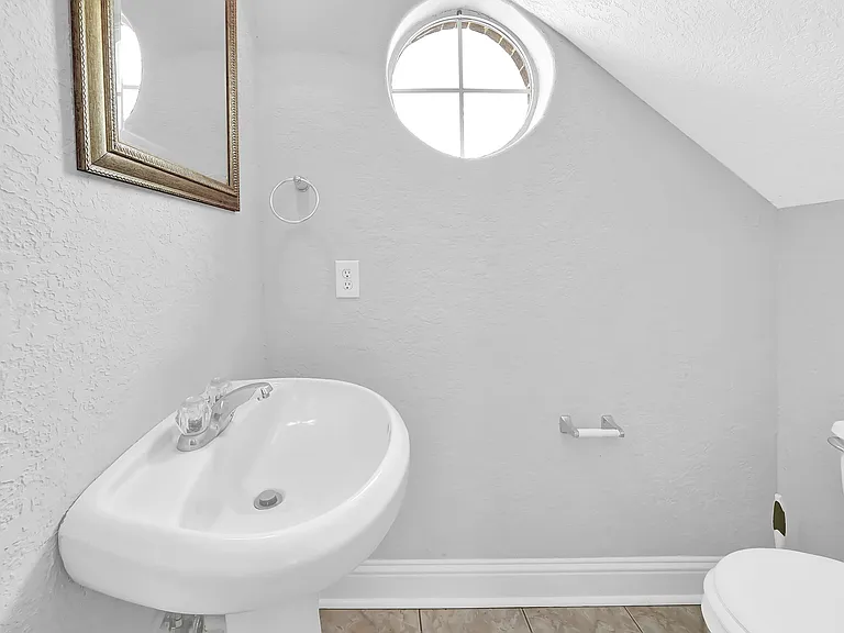 Carrolton Apartments — Photo 6