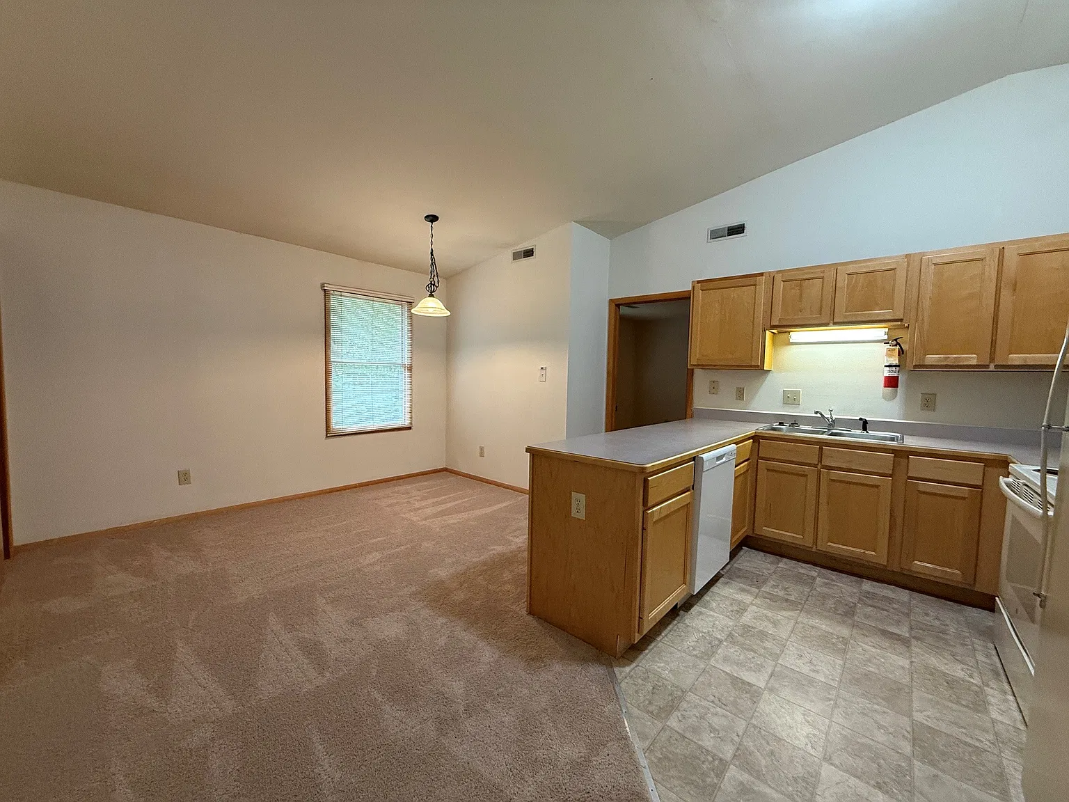 2 bed, 900 sqft, $1,350 — Photo 1